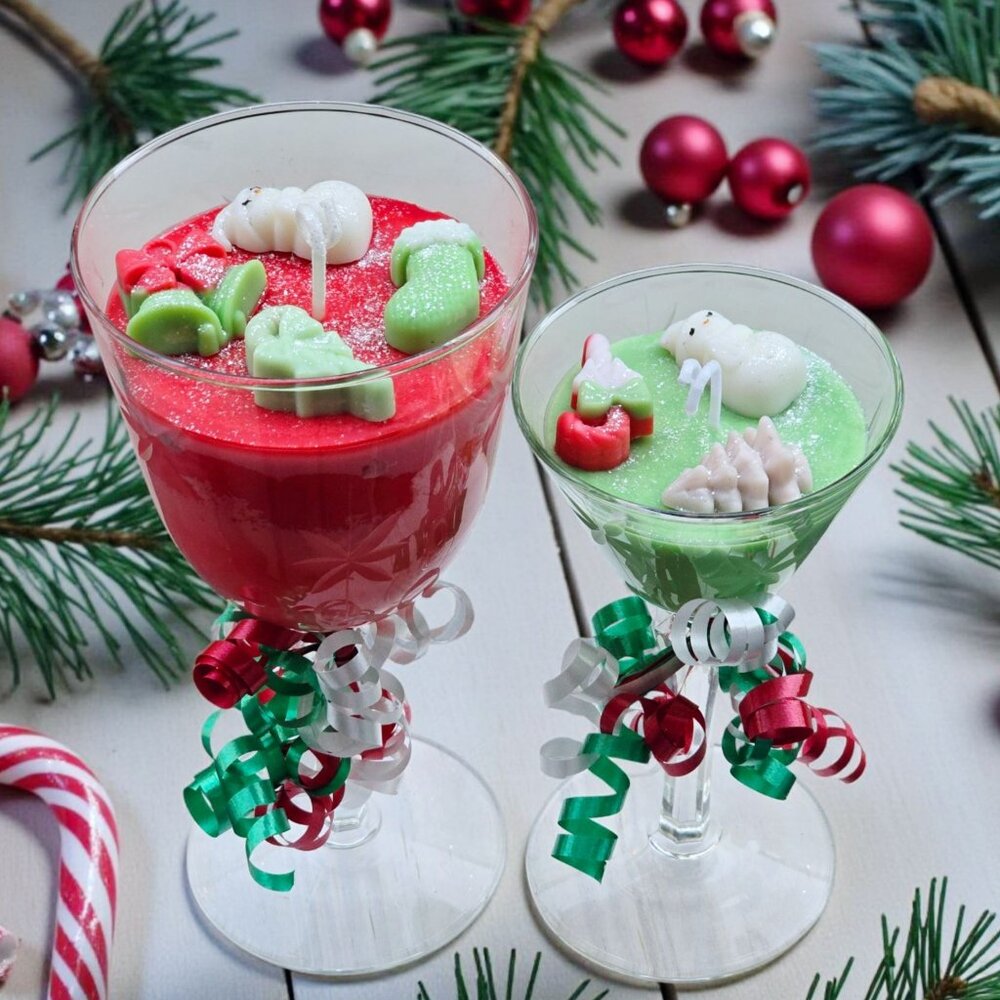 Vintage ✦ Mistletoe Soy Wax Candle ✦ Green Holiday Etched Glass w/ Christmas Wax